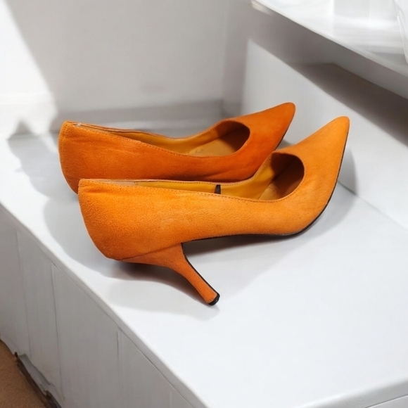 Size 9 Ladies Club Couture Heels - Picture 2 of 3